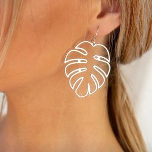 ❣️NEW❣️Tropical Leaf Dangle Earrings